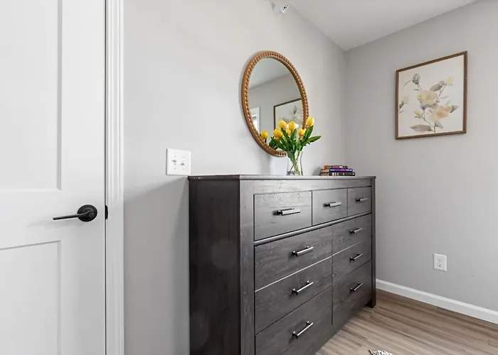 New Luxe Apt 3Br Downtown Fay Unit D
