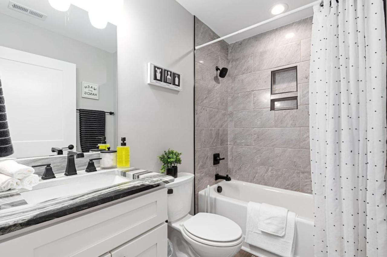 New Luxe 3br Downtown Fay Unit D